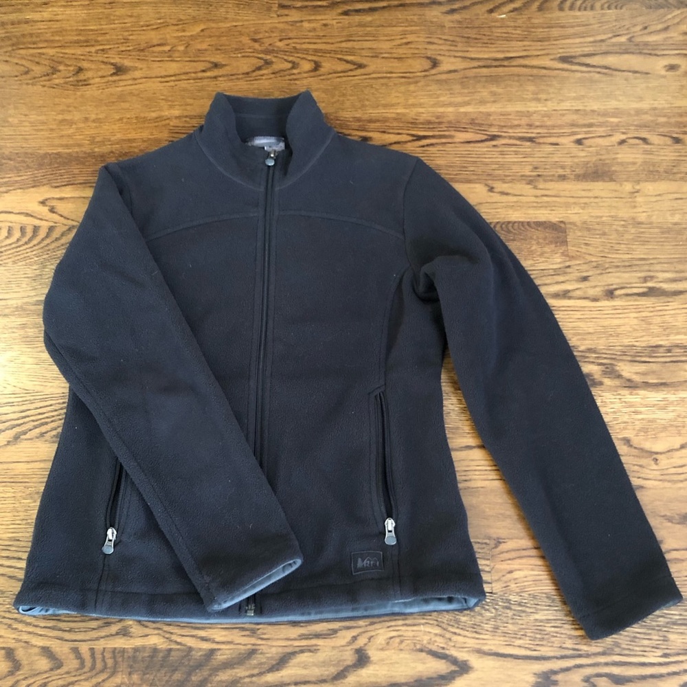 Rei Black Fleece Gem